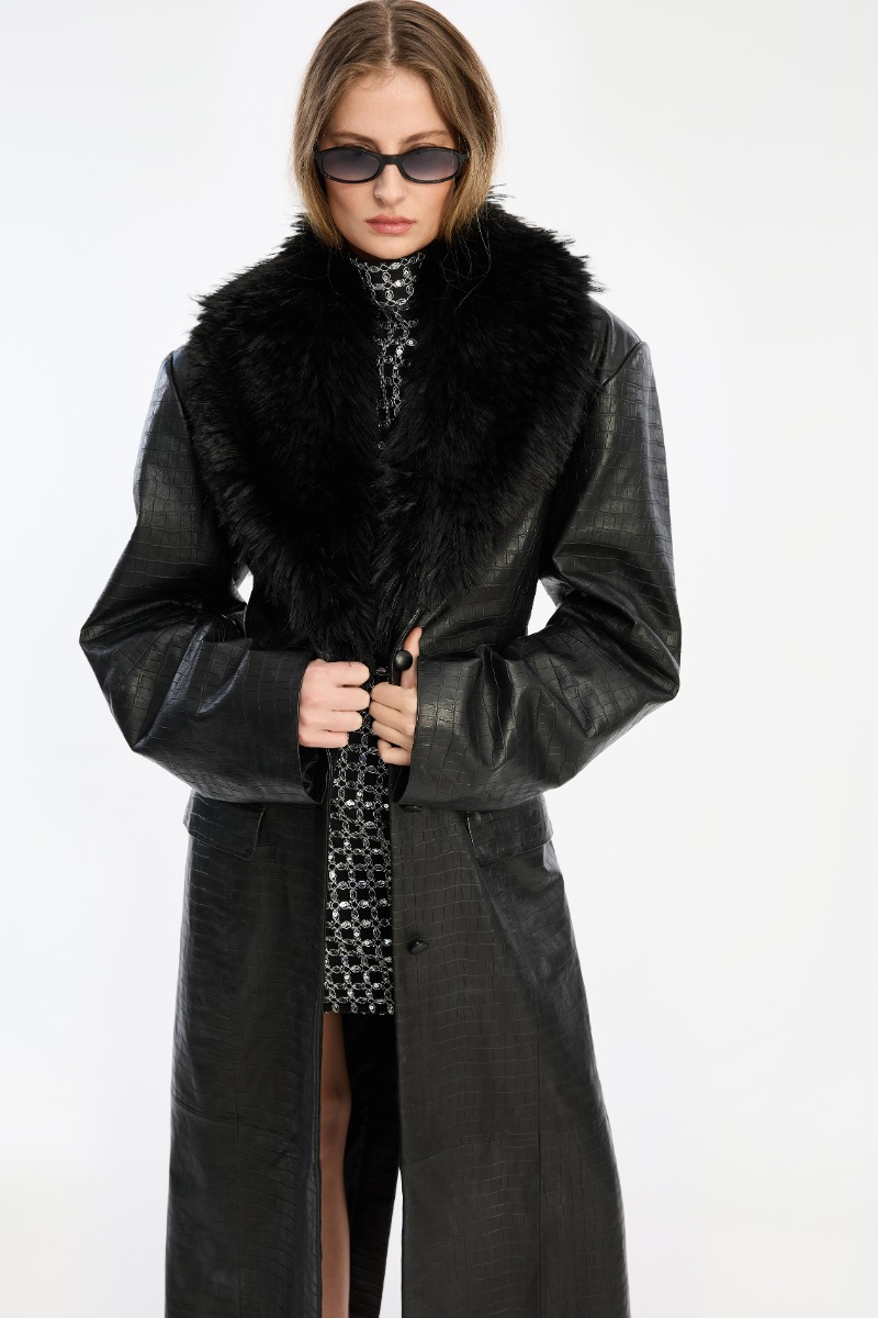 rotate_115736100_black_leather